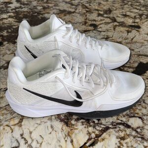 Nike SABRINA 2 Basketball Shoes. WOMENS 9.5/MENS 7.5. WORN <5 TIMES. LIKE NEW.